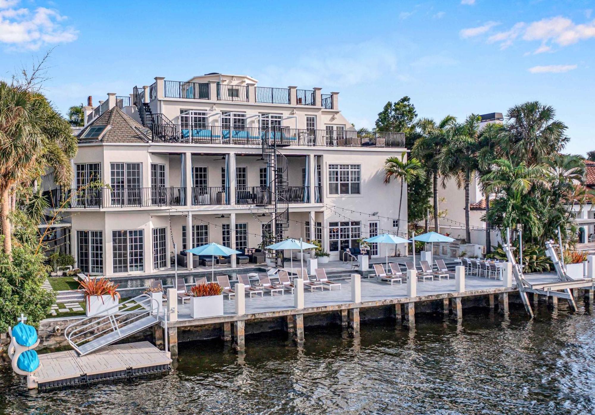 The Modern Castle Canal View Access Rooftop Living Greenhouse Vlllas Fort Lauderdale Exteriör bild