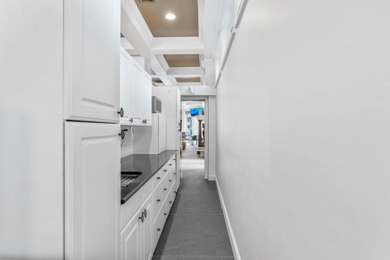 The Modern Castle Canal View Access Rooftop Living Greenhouse Vlllas Fort Lauderdale Exteriör bild