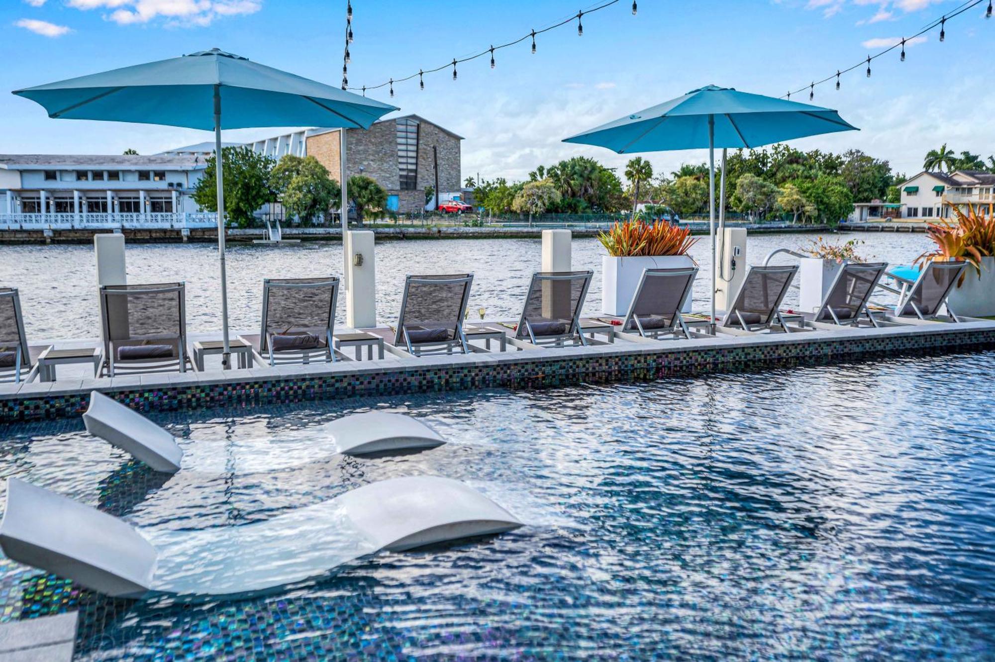 The Modern Castle Canal View Access Rooftop Living Greenhouse Vlllas Fort Lauderdale Exteriör bild